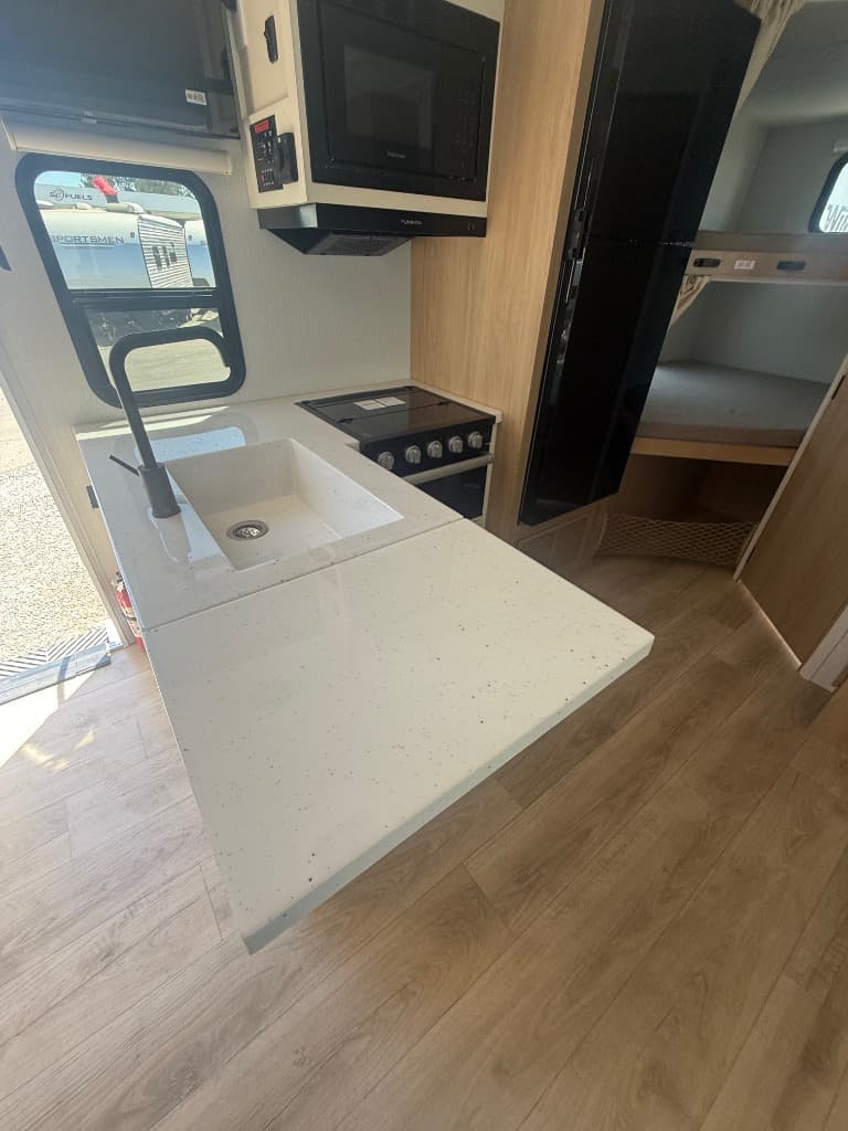 2026 Winnebago 2026 Winnebago Thrive - thumbnail 11