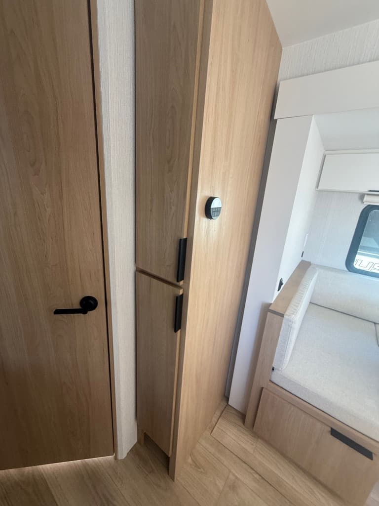 2026 Winnebago 2026 Winnebago Thrive - thumbnail 14