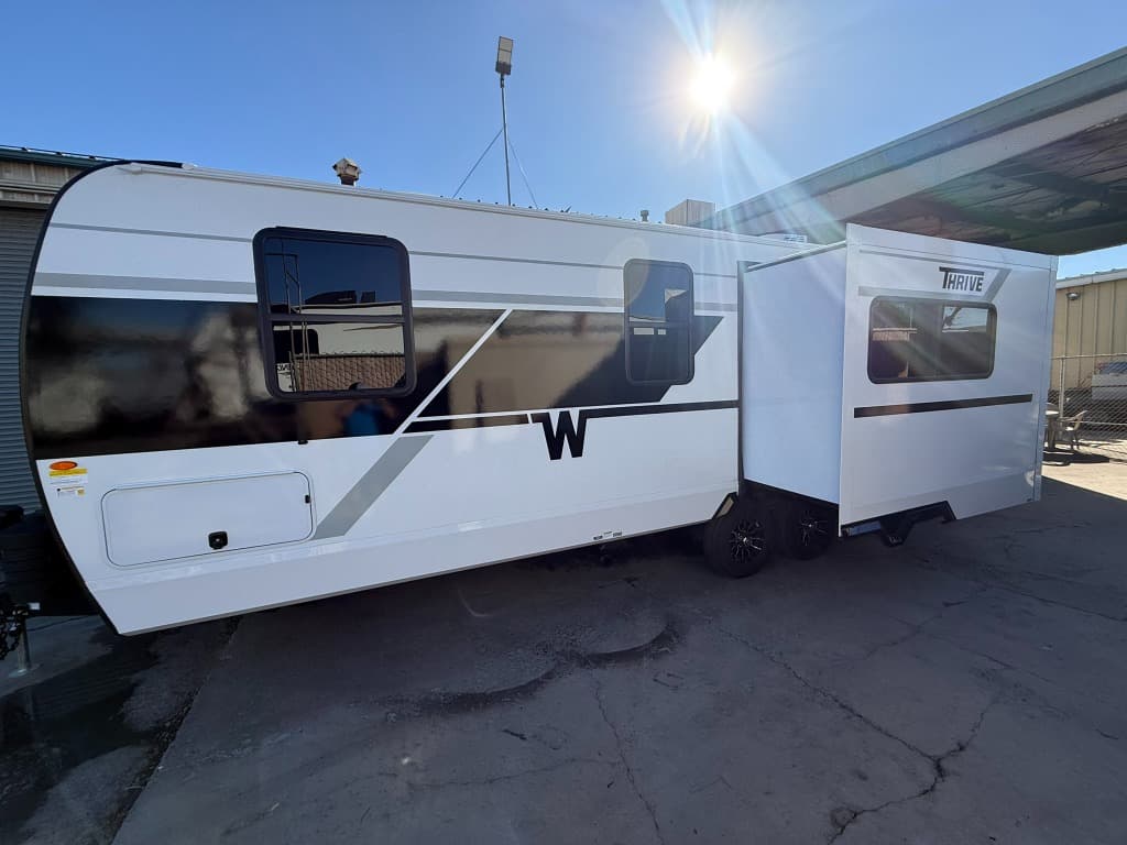 2026 Winnebago 2026 Winnebago Thrive - thumbnail 7