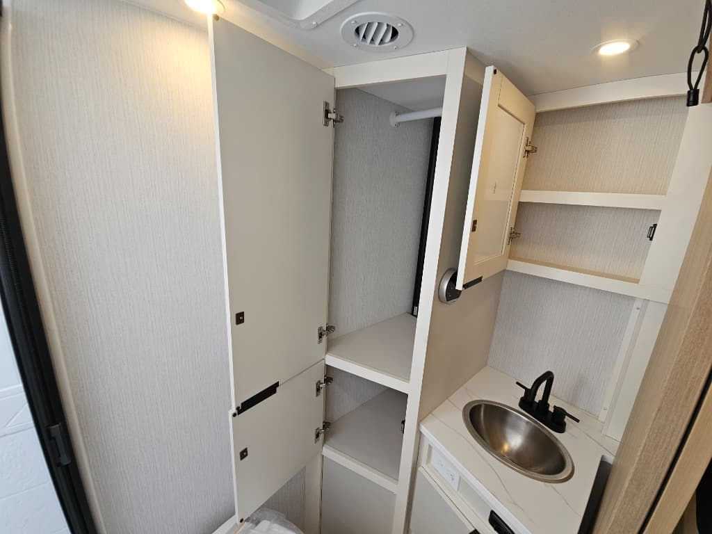 2026 Winnebago 2026 Winnebago Micro Minnie - thumbnail 35