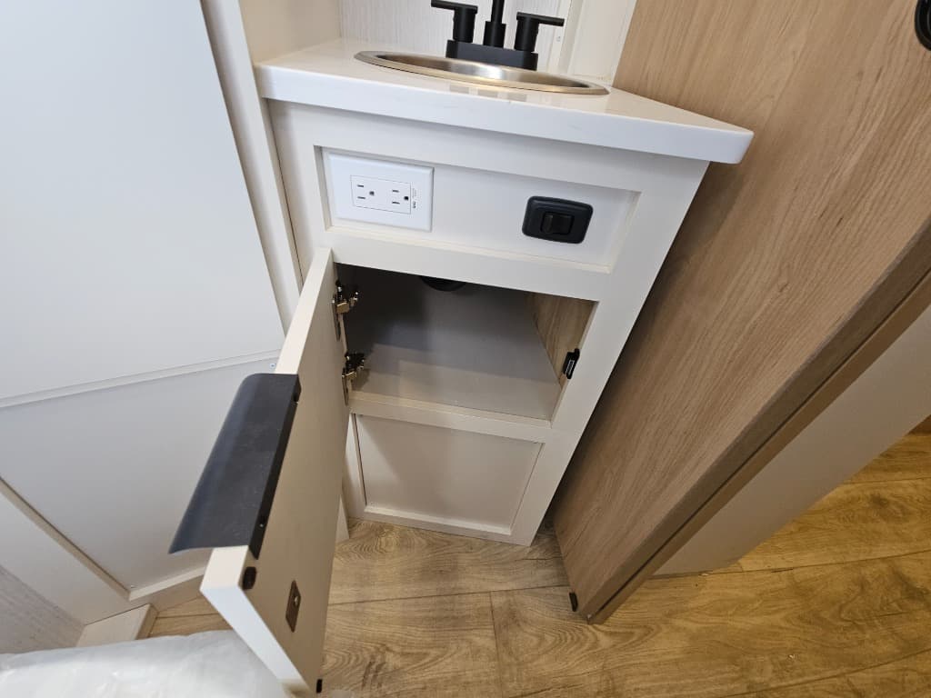 2026 Winnebago 2026 Winnebago Micro Minnie - thumbnail 38