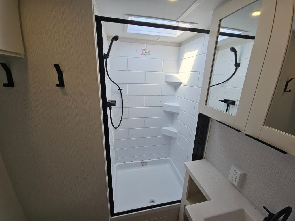 2026 Winnebago 2026 Winnebago Thrive - thumbnail 31