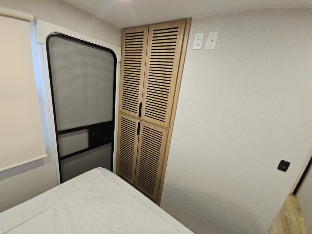 2026 Winnebago 2026 Winnebago Thrive - thumbnail 41