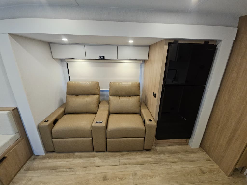 2026 Winnebago 2026 Winnebago Thrive - thumbnail 26