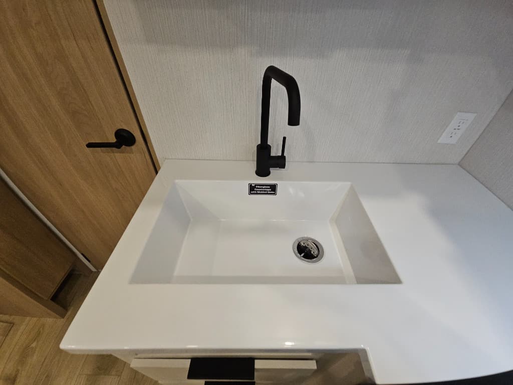 2026 Winnebago 2026 Winnebago Thrive - thumbnail 41