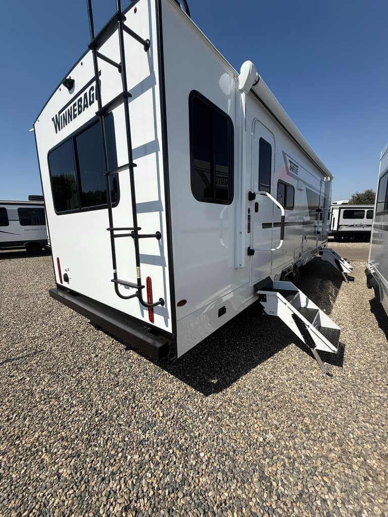 2026 Winnebago 2026 Winnebago Thrive - thumbnail 4