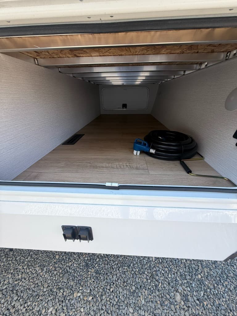 2026 Winnebago 2026 Winnebago Thrive - thumbnail 5