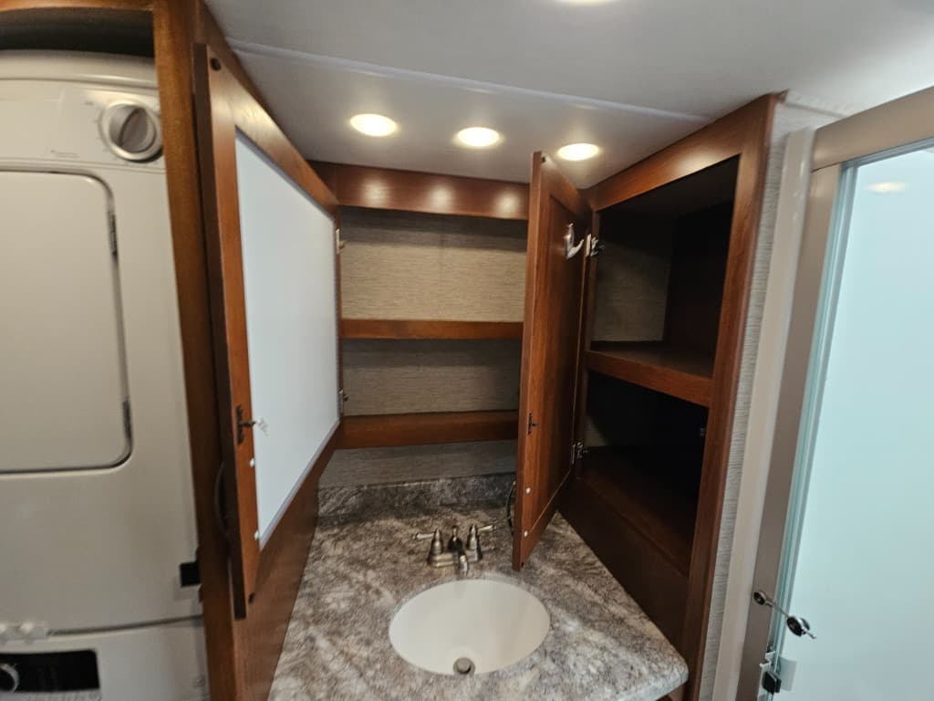 2019 Forest River 2019 Forest River Legacy SR - thumbnail 41