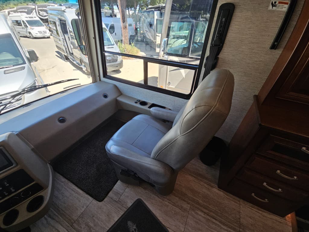 2019 Forest River 2019 Forest River Legacy SR - thumbnail 49