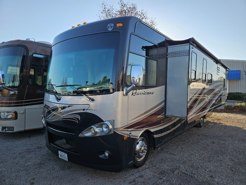 2014 Thor Motor Coach 2014 Thor Motor Coach Hurricane - thumbnail 5