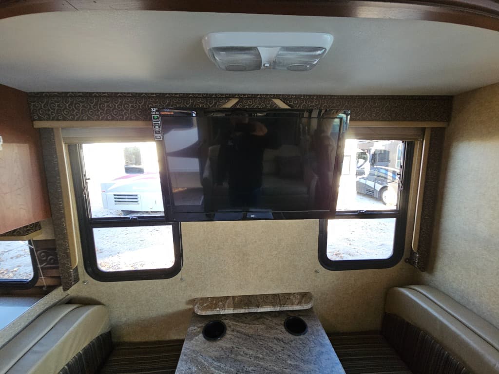 2014 Thor Motor Coach 2014 Thor Motor Coach Hurricane - thumbnail 44