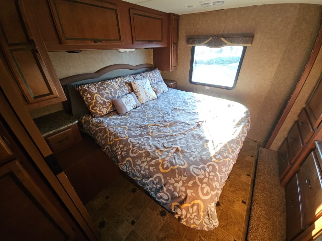 2014 Thor Motor Coach 2014 Thor Motor Coach Hurricane - thumbnail 61