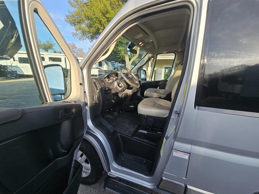 2019 Winnebago 2019 Winnebago Travato - thumbnail 36