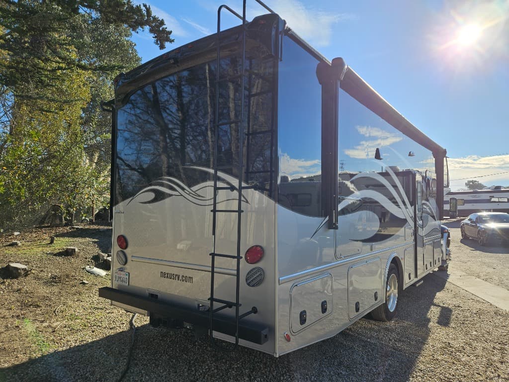 2022 NeXus RV 2022 NeXus RV Wraith - thumbnail 2