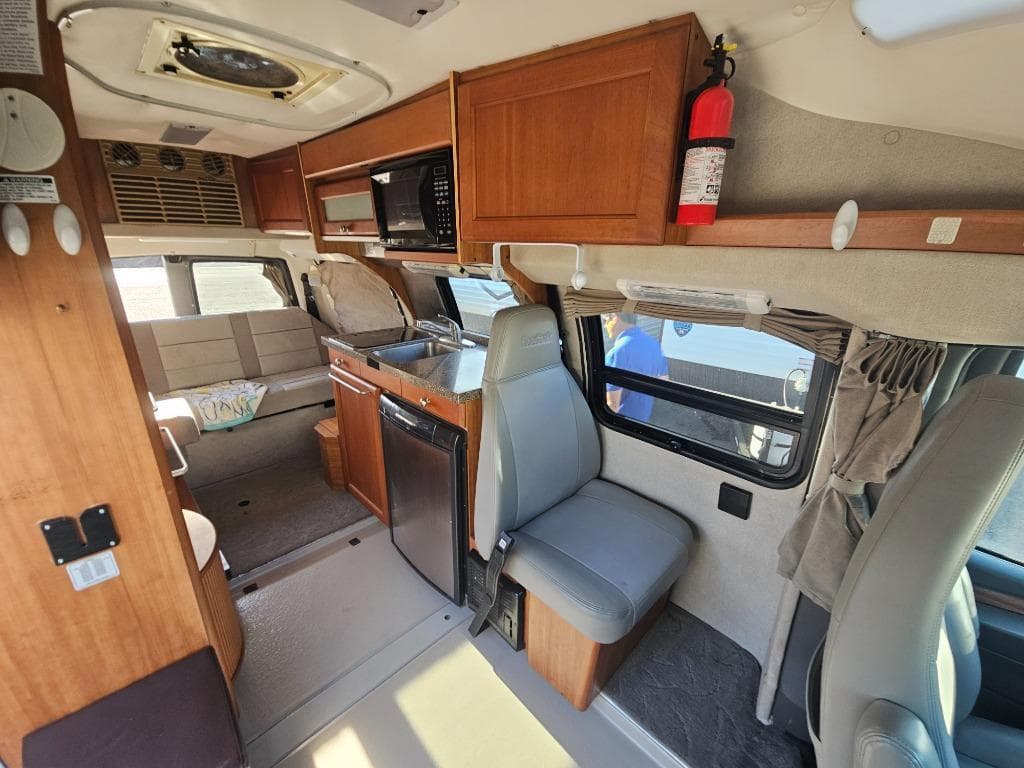 2010 Roadtrek 2010 Roadtrek Versatile - thumbnail 5