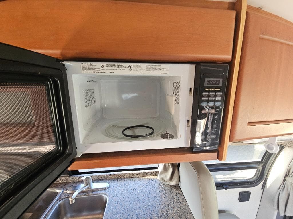 2010 Roadtrek 2010 Roadtrek Versatile - thumbnail 9