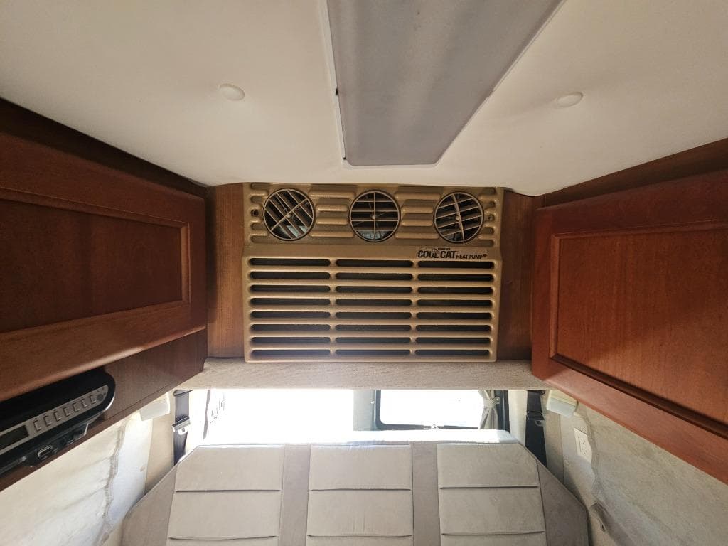 2010 Roadtrek 2010 Roadtrek Versatile - thumbnail 21