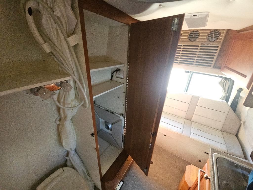 2010 Roadtrek 2010 Roadtrek Versatile - thumbnail 22