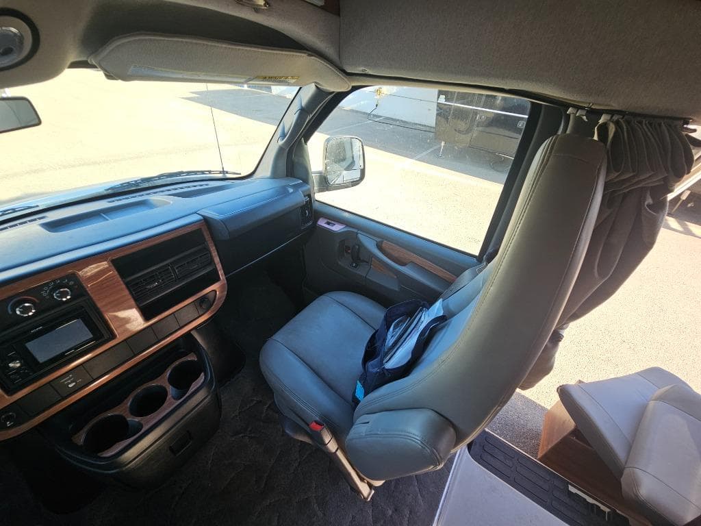 2010 Roadtrek 2010 Roadtrek Versatile - thumbnail 26