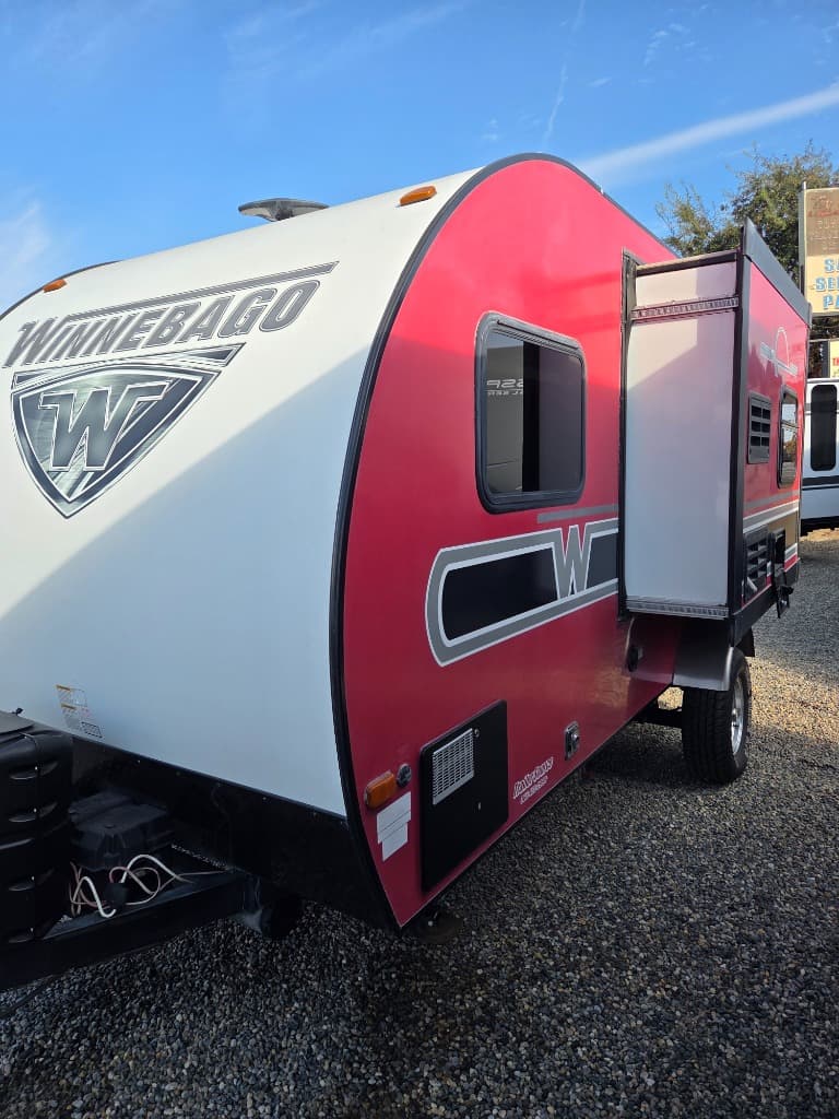 2019 Winnebago 2019 Winnebago Minnie Drop - thumbnail 4