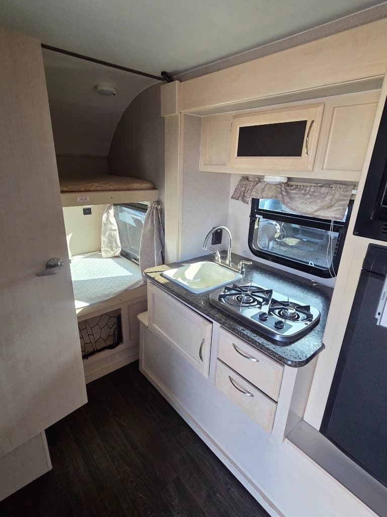 2019 Winnebago 2019 Winnebago Minnie Drop - thumbnail 9