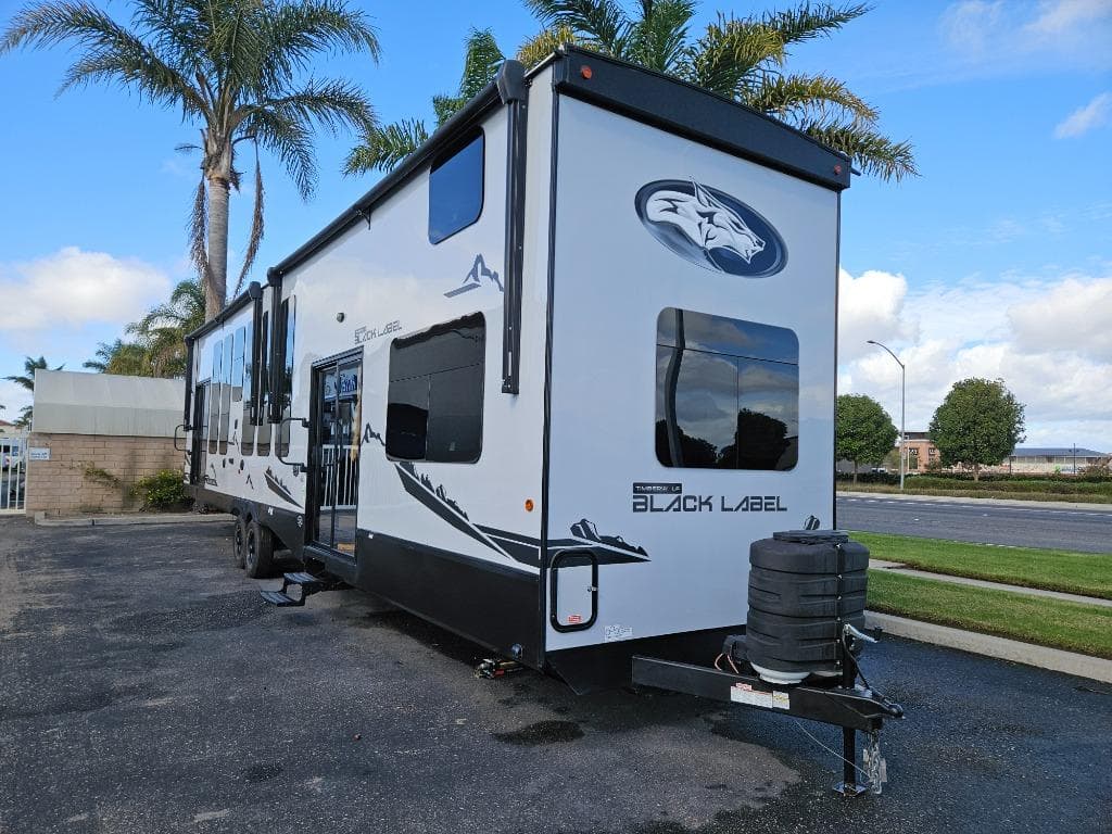 2024 Forest River Cherokee Timberwolf Black Label 39ALBL